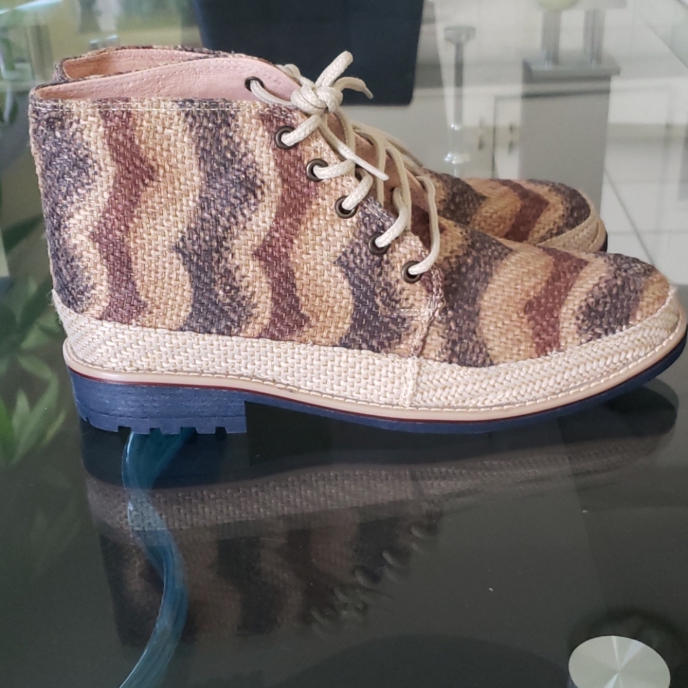 Shoes - Picture 2 of 4